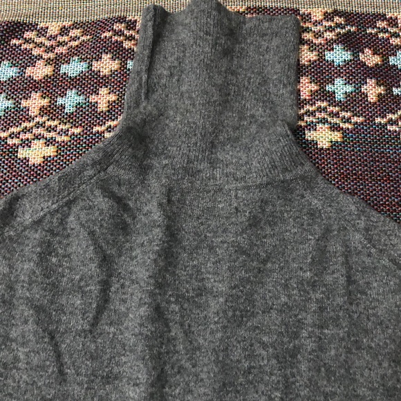 ❤️💕Men's Grey Turtleneck Sweater - Picture 2 of 5